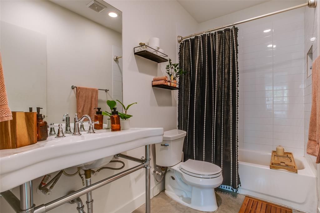 603 Finley Court Dallas, TX 75208 - Photo 6 of 40 a bathroom with a sink a toilet and shower