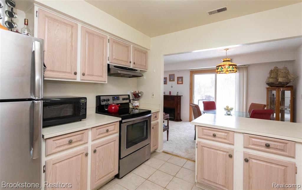 1677 Riverside Drive, Unit 13 Rochester Hills, MI 48309 - Photo 10 of 21