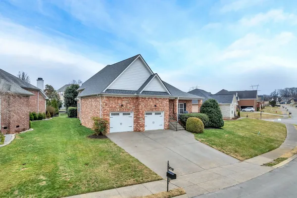 $425,000 | 2009 Sunflower Drive, Spring Hill, TN 37174