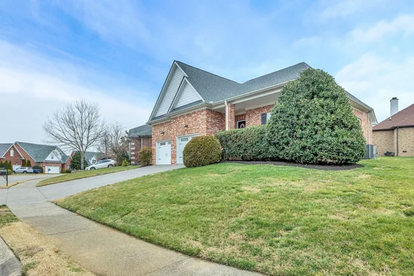 $425,000 | 2009 Sunflower Drive, Spring Hill, TN 37174