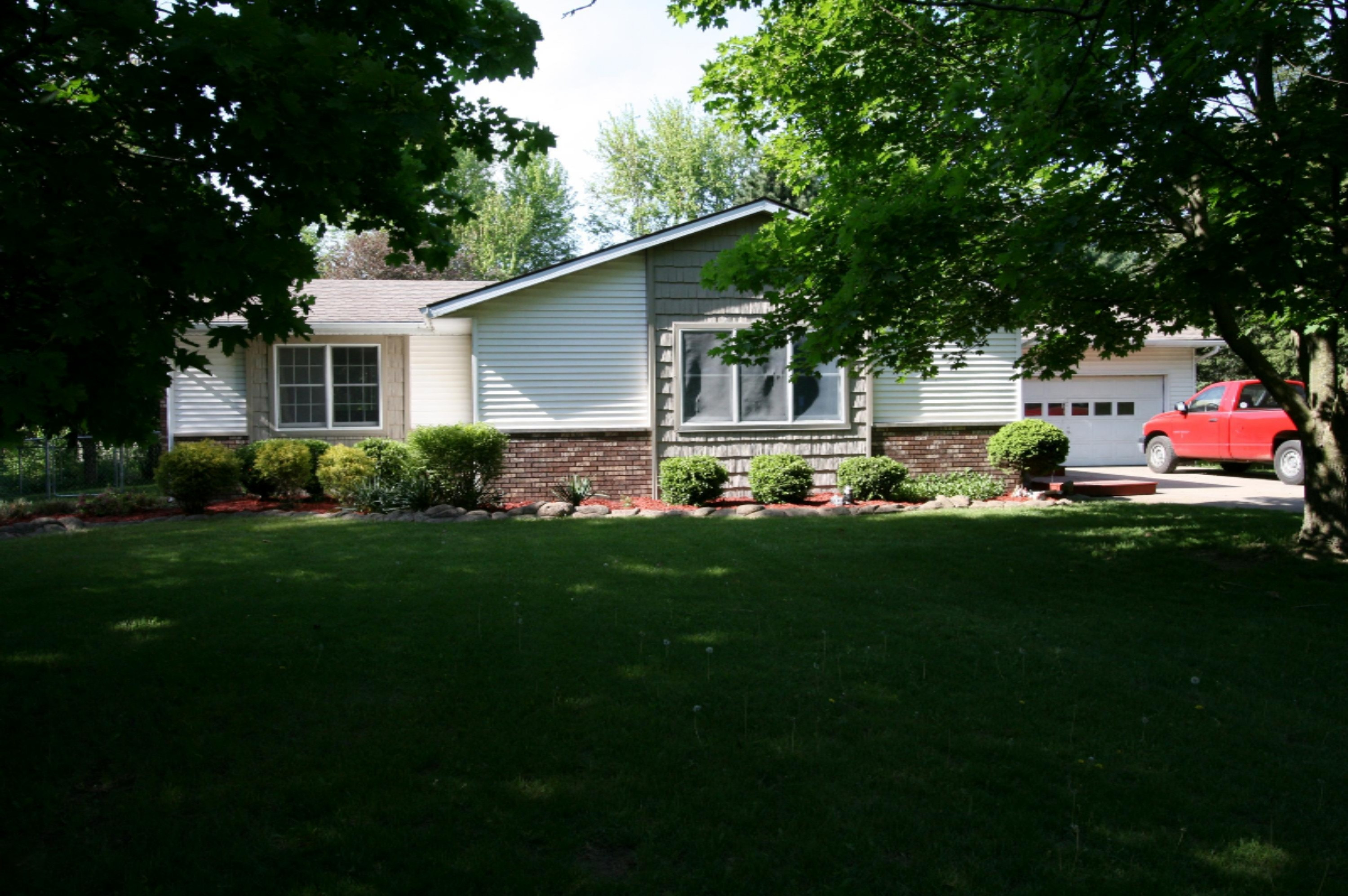 25838 Antler Road Sturgis, MI 49091 - Photo 2 of 22 IMG_6097