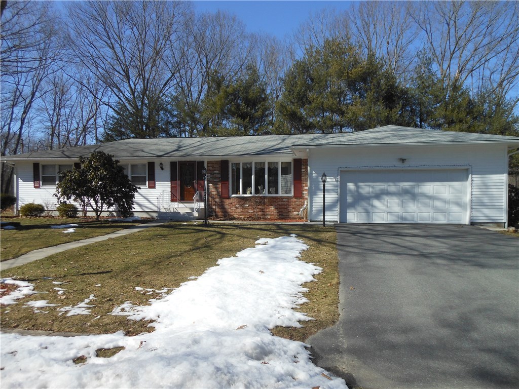 17 Hawthorne Road Smithfield, RI 02828 - Photo 1 of 22 Exterior Front