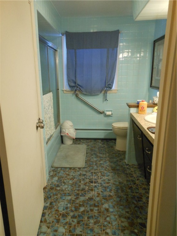 17 Hawthorne Road Smithfield, RI 02828 - Photo 11 of 22 Bathroom 1 with tub and shower
