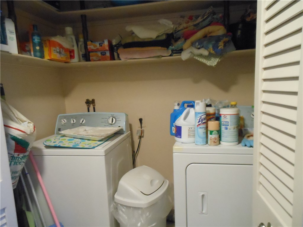 17 Hawthorne Road Smithfield, RI 02828 - Photo 16 of 22 First floor laundry