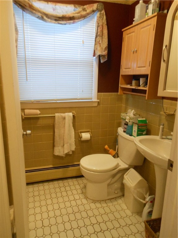 17 Hawthorne Road Smithfield, RI 02828 - Photo 18 of 22 bathroom 2 with shower stall