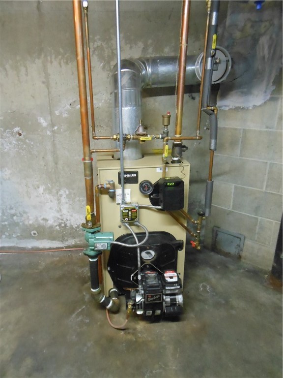 17 Hawthorne Road Smithfield, RI 02828 - Photo 20 of 22 four year old boiler with hydrostat and new oil line