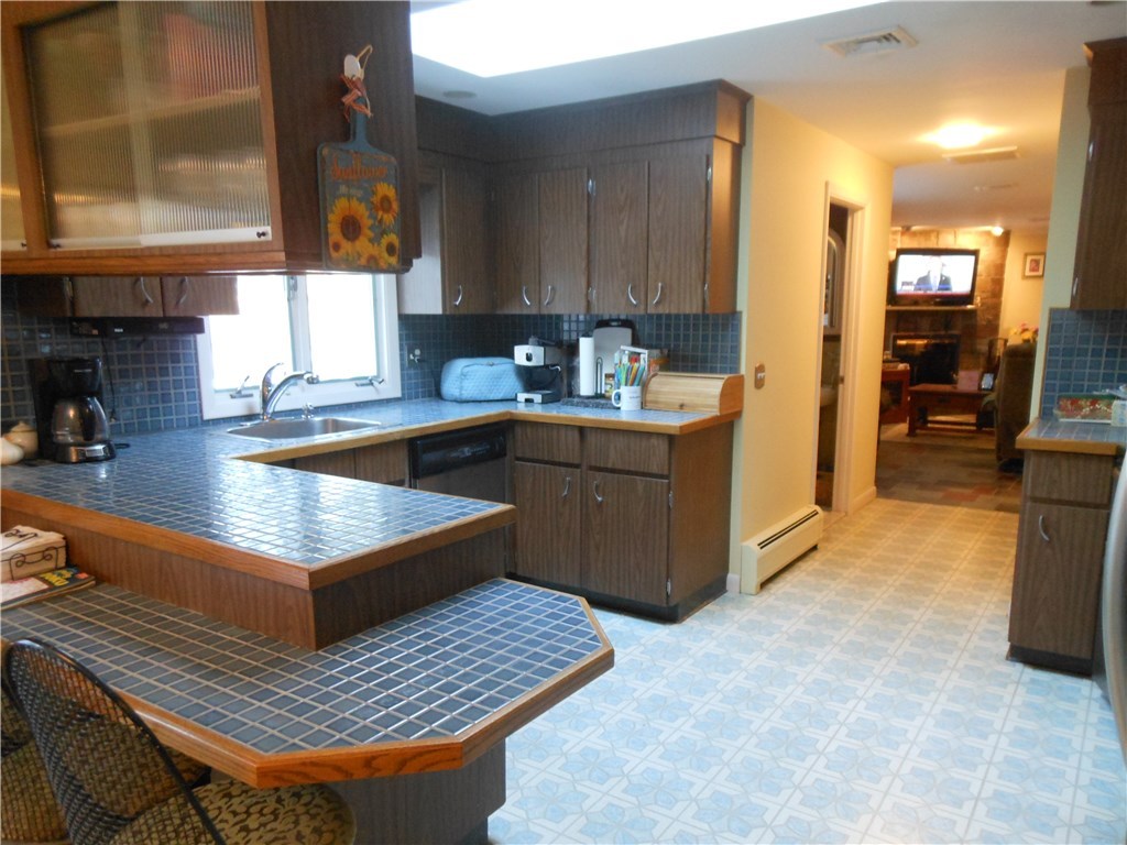 17 Hawthorne Road Smithfield, RI 02828 - Photo 9 of 22 Kitchen