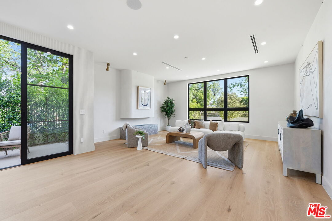 16643 Addison Street Encino, CA 91436 - Photo 12 of 32