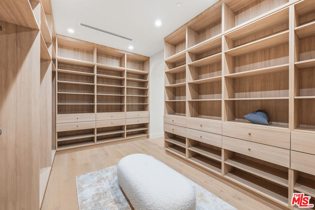 16643 Addison Street Encino, CA 91436 - Photo 17 of 32