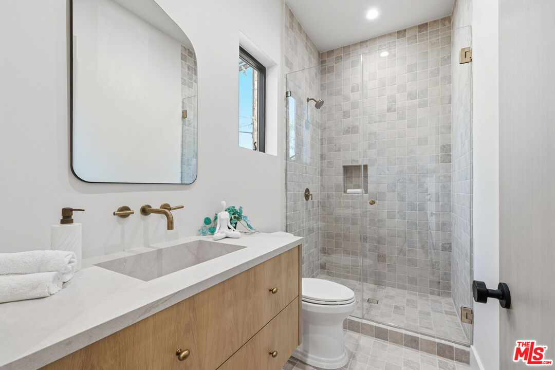 16643 Addison Street Encino, CA 91436 - Photo 22 of 32