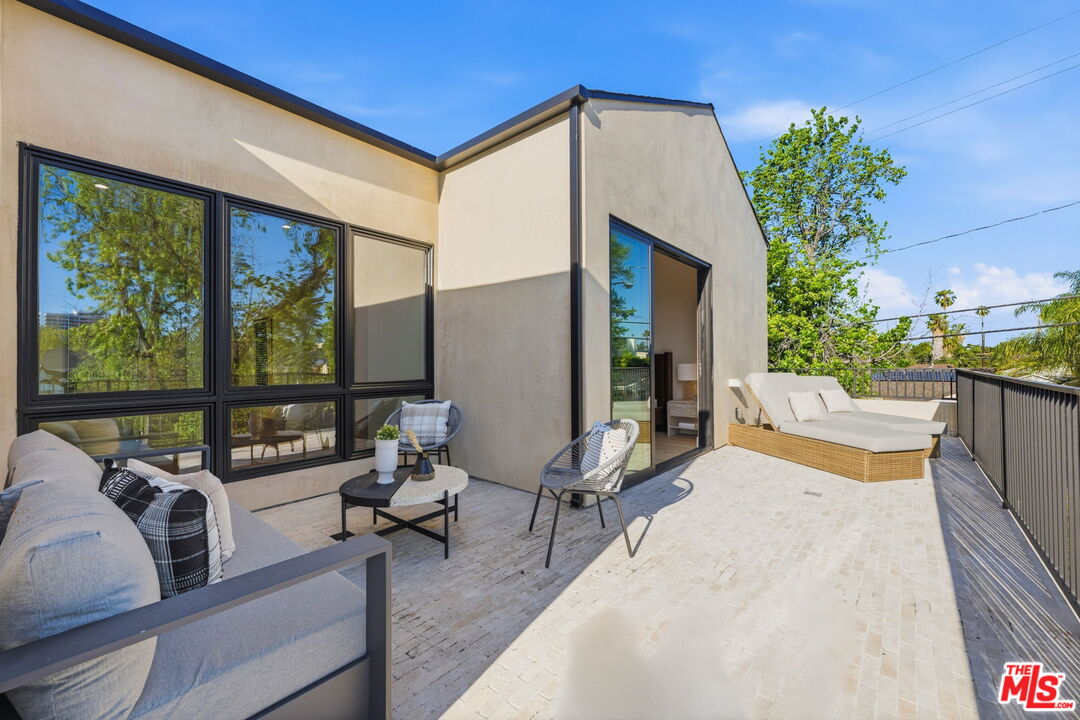 16643 Addison Street Encino, CA 91436 - Photo 25 of 32