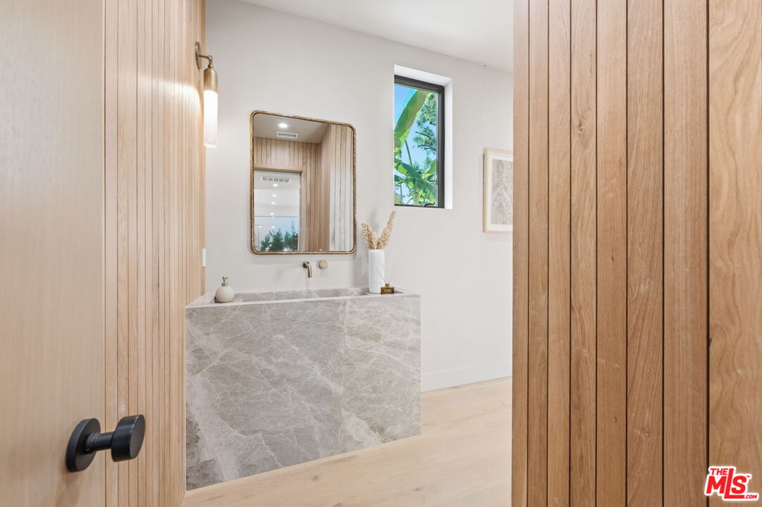 16643 Addison Street Encino, CA 91436 - Photo 8 of 32