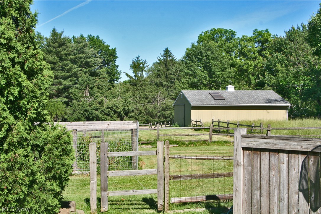 2824 Walnut Ridge Road Akron, OH 44333 - Photo 2 of 3