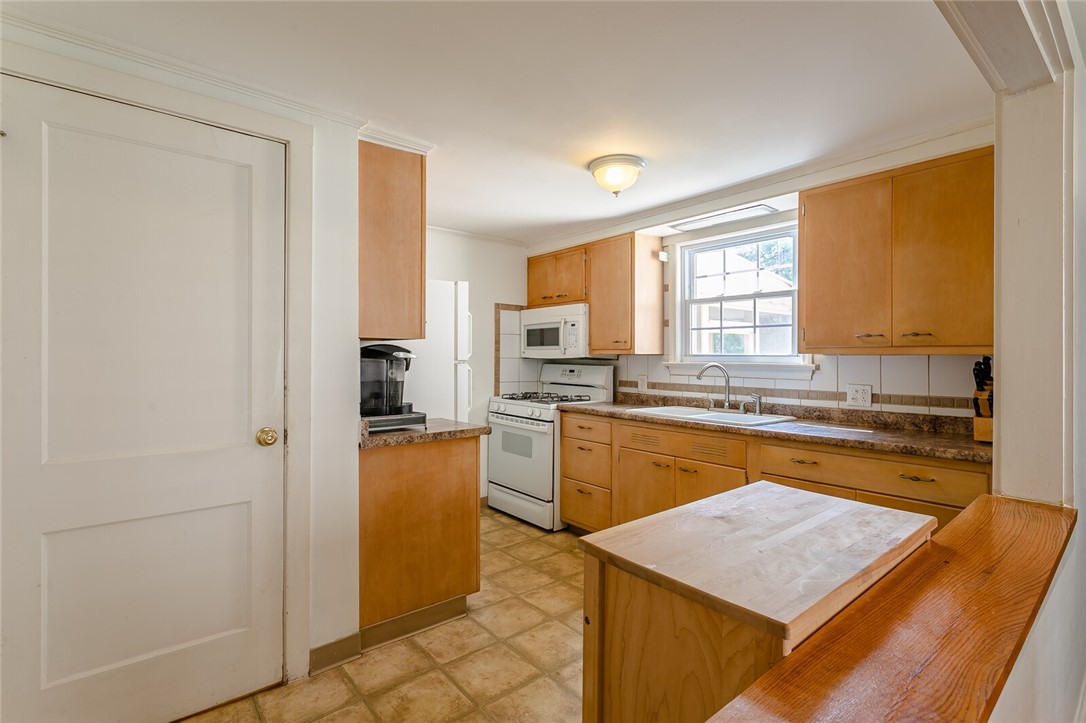 201 Elmcroft Road Rochester, NY 14609 - Photo 9 of 19