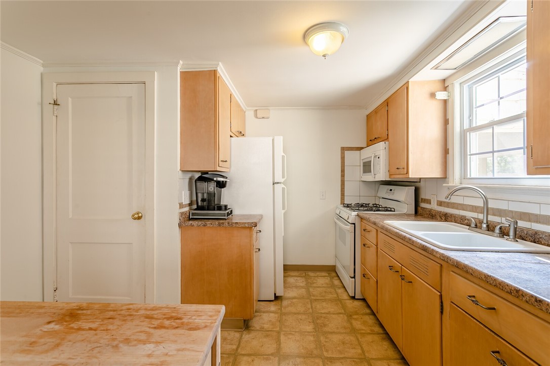 201 Elmcroft Road Rochester, NY 14609 - Photo 10 of 19