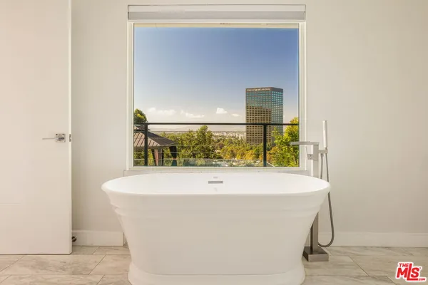 $2,495,000 | 3701 Multiview Drive, Los Angeles, CA 90068