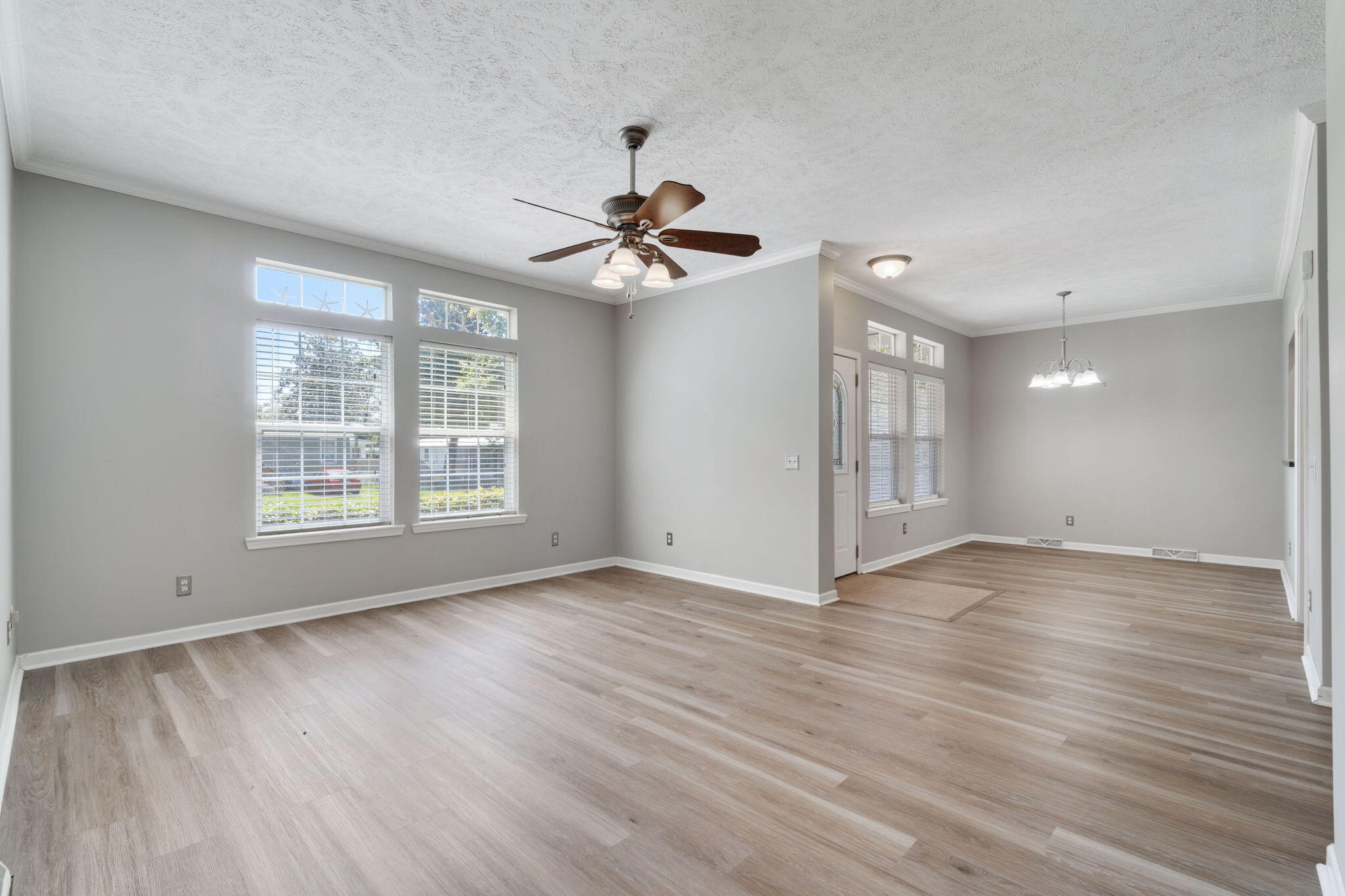 46 Stillwater Road Freeport, FL 32439 - Photo 12 of 58 Living Room & Entrance