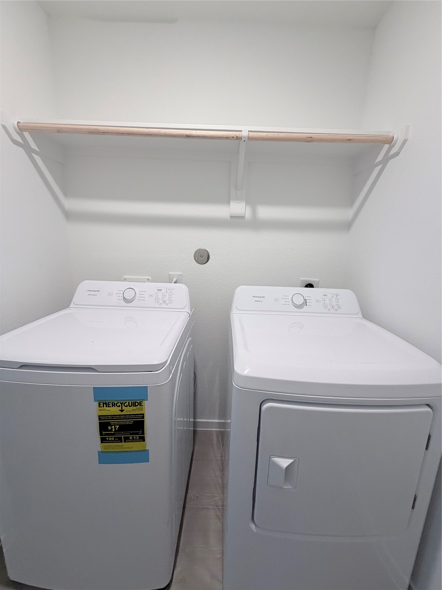 2119 Mosaic Vly Court Angleton, TX 77515 - Photo 22 of 23 Washer/Dryer - Included
