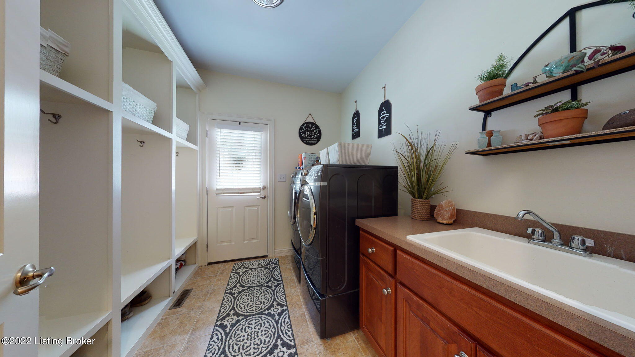 13203 Ridgemoor Drive Prospect, KY 40059 - Photo 30 of 76 Laundry/Mud Room