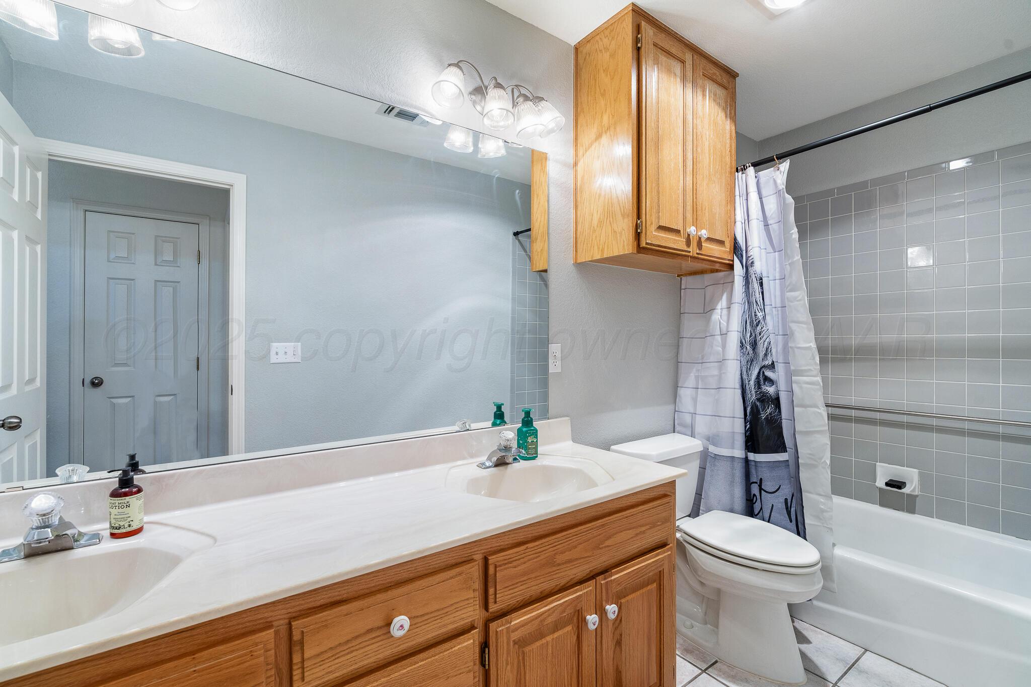 5403 Leo Lane Amarillo, TX 79110 - Photo 12 of 17 Bathroom 2