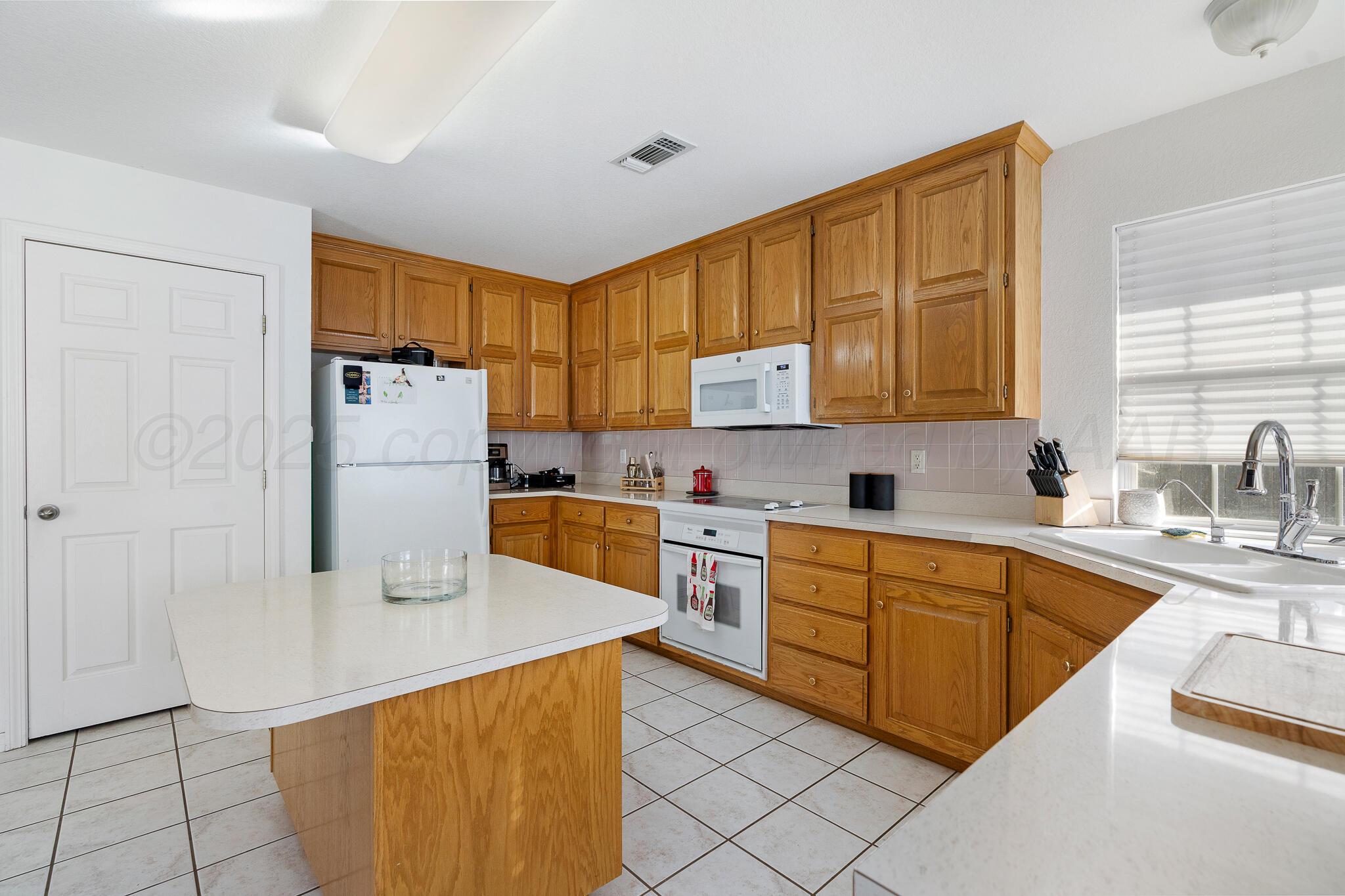 5403 Leo Lane Amarillo, TX 79110 - Photo 5 of 17 Kitchen