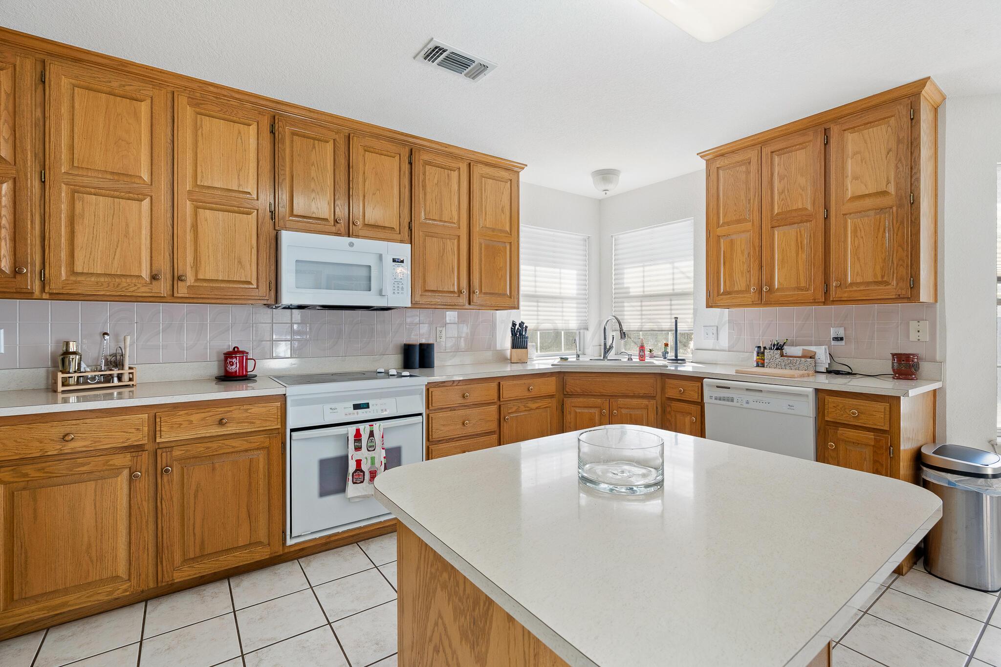 5403 Leo Lane Amarillo, TX 79110 - Photo 6 of 17 Kitchen view 2