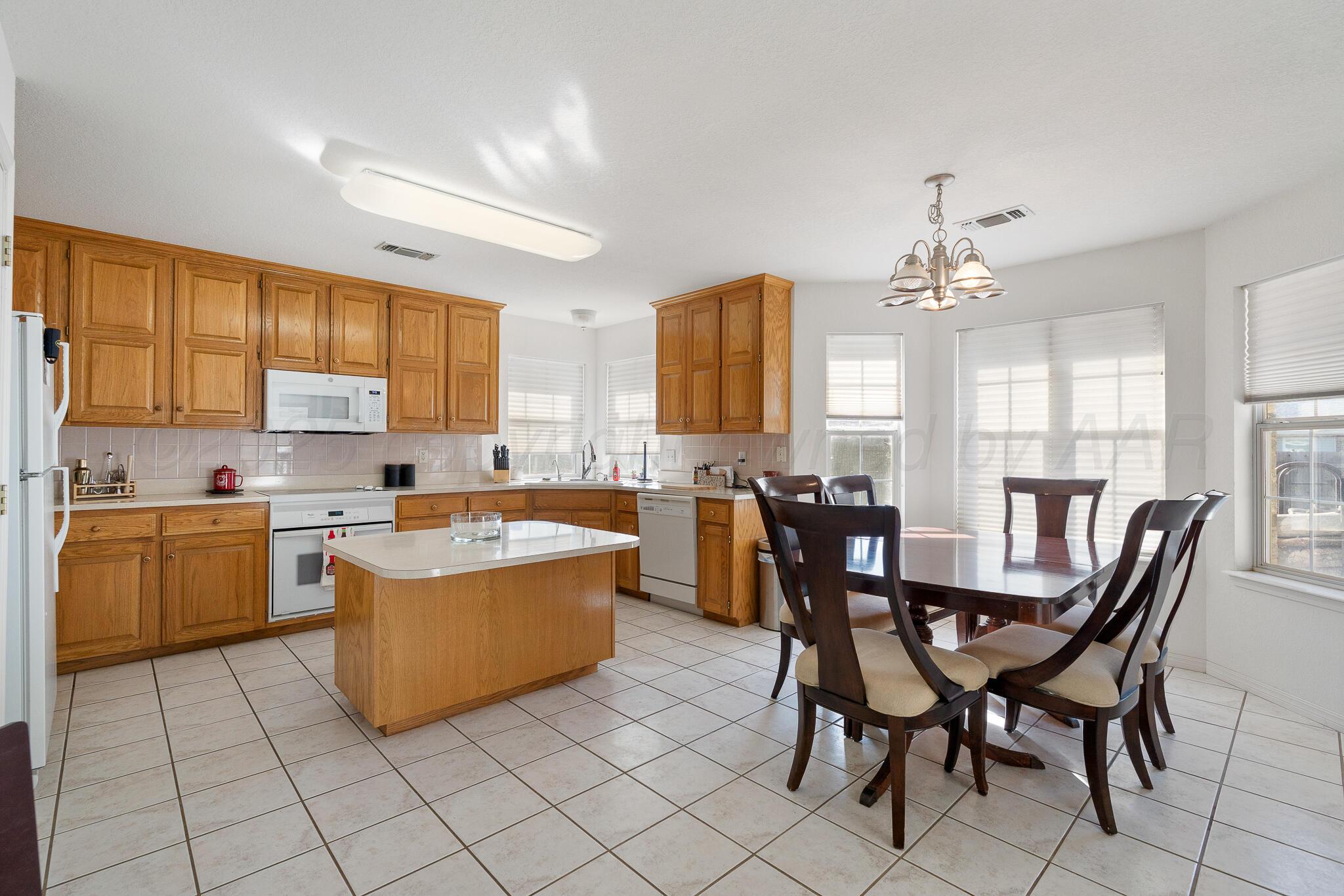 5403 Leo Lane Amarillo, TX 79110 - Photo 7 of 17 Kitchen/Dining Area