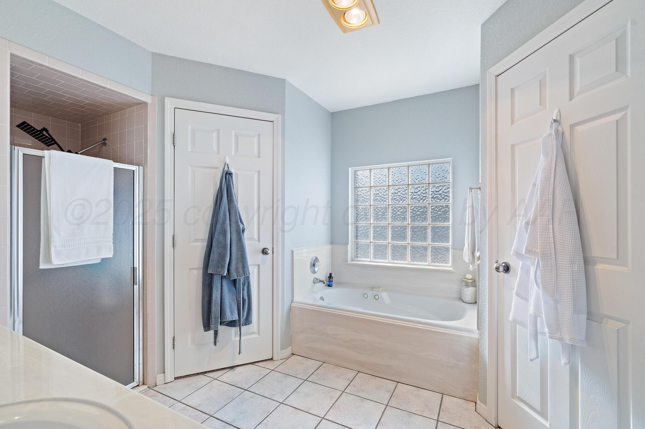 5403 Leo Lane Amarillo, TX 79110 - Photo 10 of 17 Main Bathroom view 2