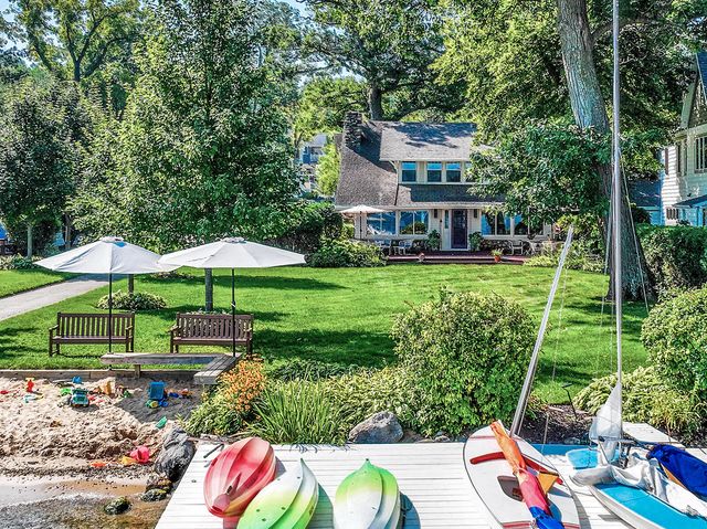 N1605 Sybil Lane, Fontana, WI 53125