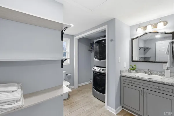 a en suite bathroom with a sink and a mirror