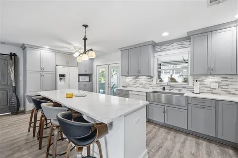 $699,000 | 4339 50th Avenue South, St. Petersburg, FL 33711
