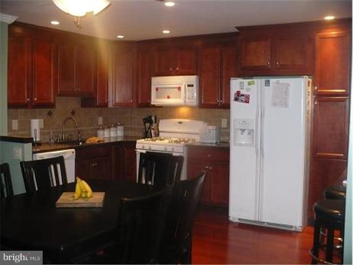 12421 Balston Road Philadelphia, PA 19154 - Photo 11 of 15 Kitchen