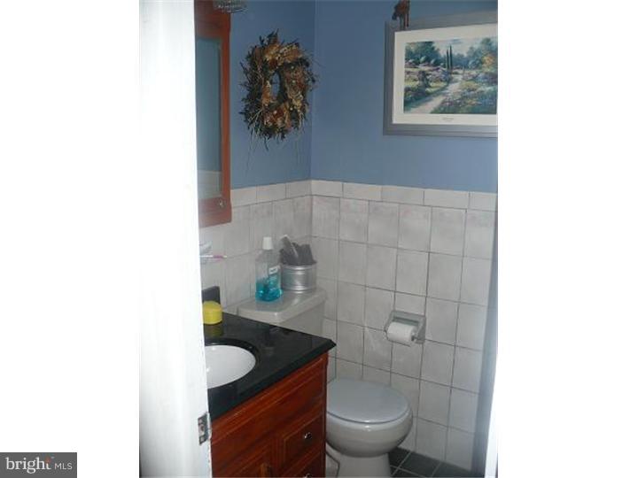 12421 Balston Road Philadelphia, PA 19154 - Photo 12 of 15 Bathroom