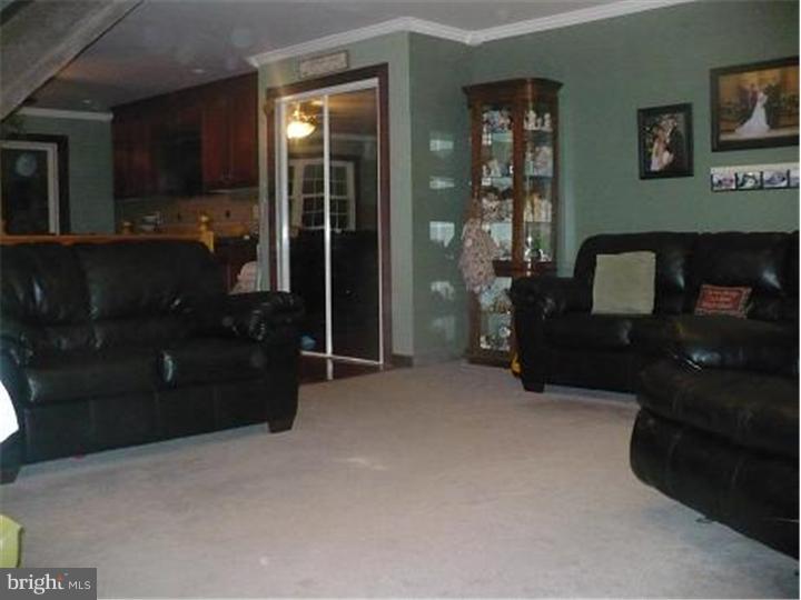 12421 Balston Road Philadelphia, PA 19154 - Photo 3 of 15 Living Room