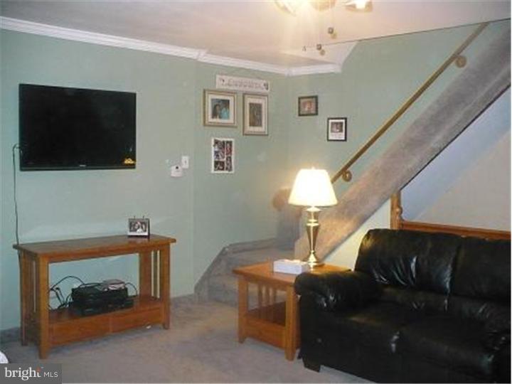 12421 Balston Road Philadelphia, PA 19154 - Photo 4 of 15 Living Room