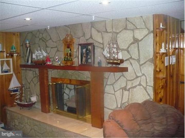 12421 Balston Road Philadelphia, PA 19154 - Photo 9 of 15 Fireplace