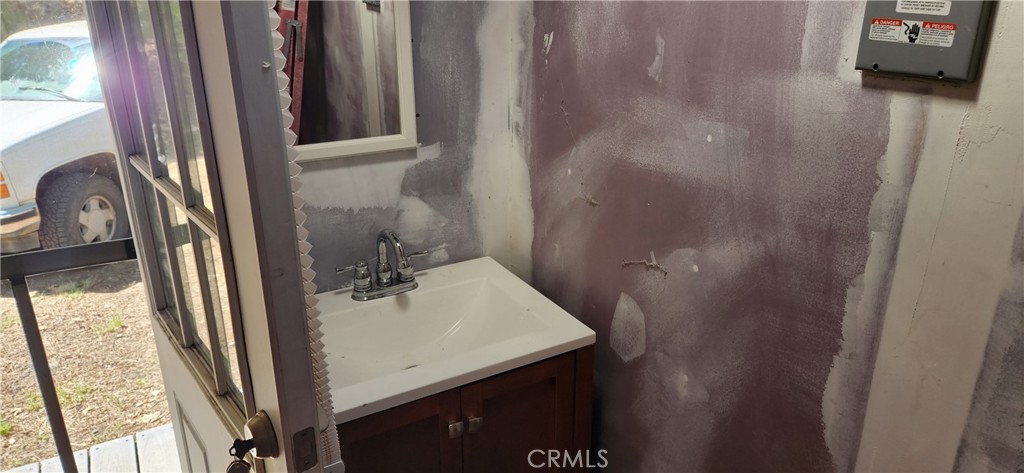 74 Lakeview Ridge Oroville, CA 95966 - Photo 24 of 42 You can wash your hands here