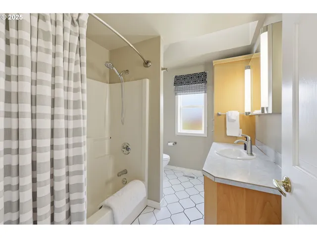 $520,000 | 1691 Northeast Coburn Drive, McMinnville, OR 97128