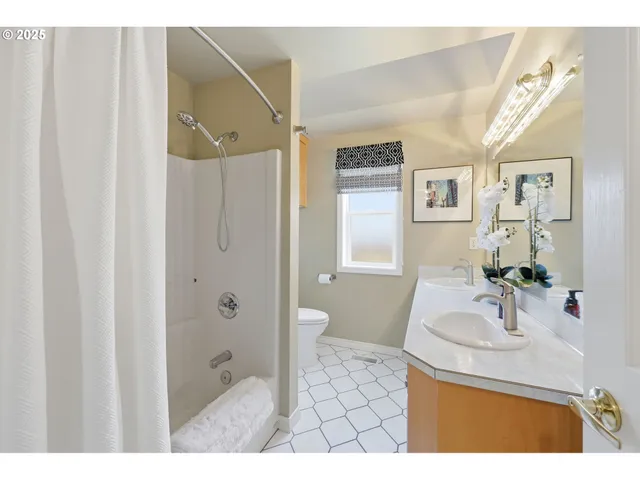 $520,000 | 1691 Northeast Coburn Drive, McMinnville, OR 97128