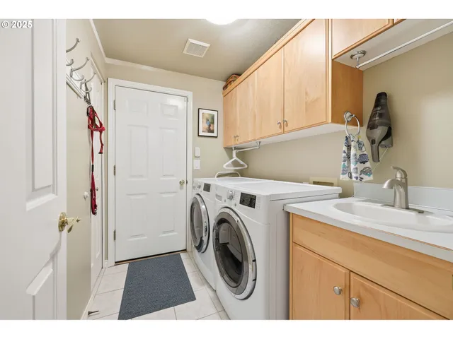 $520,000 | 1691 Northeast Coburn Drive, McMinnville, OR 97128