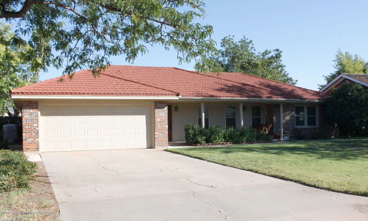 6104 Jameson Road Amarillo, TX 79106 - Photo 3 of 36 a front view of a house with a yard and garage