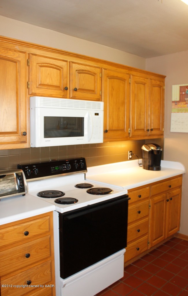 6104 Jameson Road Amarillo, TX 79106 - Photo 8 of 36 a kitchen with a sink stove and microwave