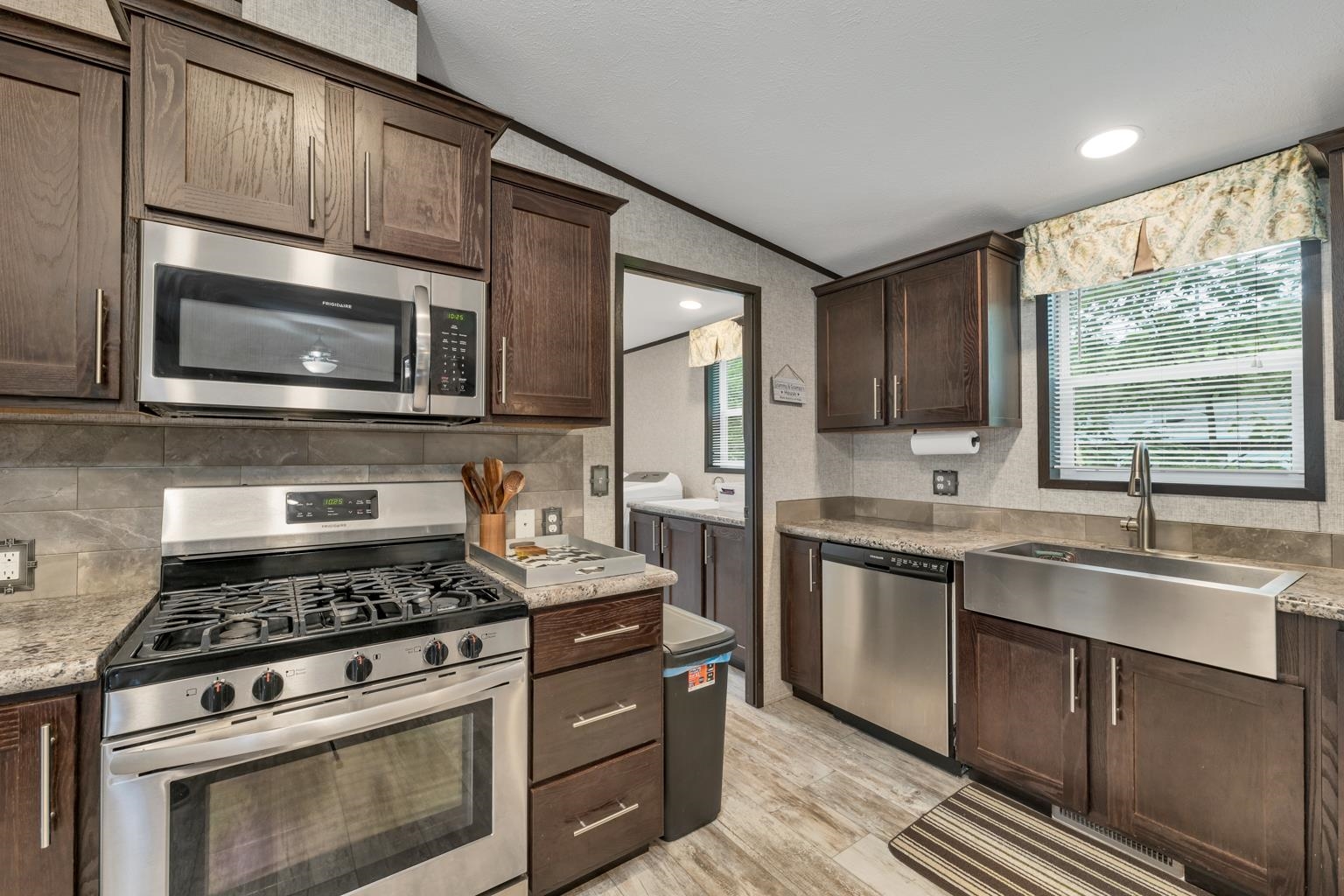 23 South Cranberry Rochester, NH 03867 - Photo 3 of 24