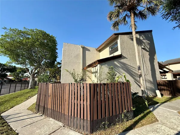 $2,900 | 10231 Fontainebleau Boulevard, Unit 203, Miami, FL 33172
