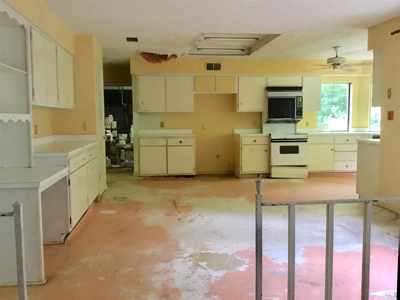 3225 Pine Forest Road Cantonment, FL 32533 - Photo 10 of 26 Gallery Image 10