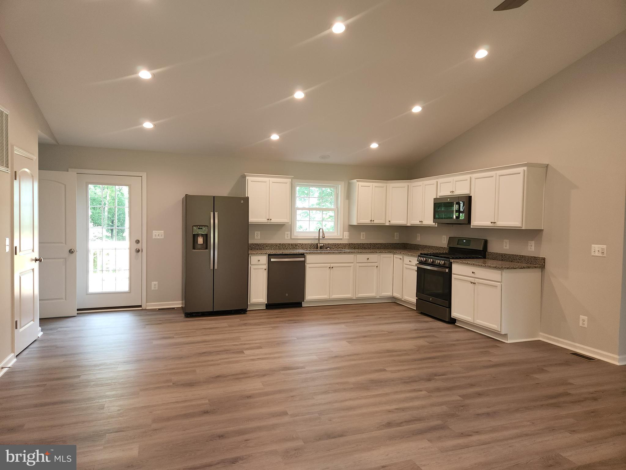 180 Farm Ridge Road Front Royal, VA 22630 - Photo 5 of 26 photo similar kitchen