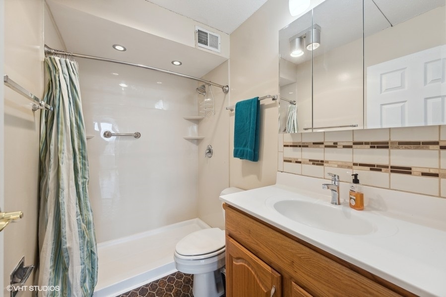 2005 South Finley Road, Unit 1207 Lombard, IL 60148 - Photo 18 of 29 Gallery Image 18