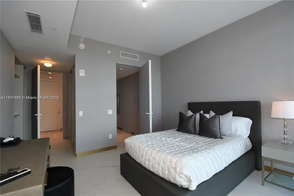 $20,000 | 18975 Collins Avenue, Unit 2003, Sunny Isles Beach, FL 33160