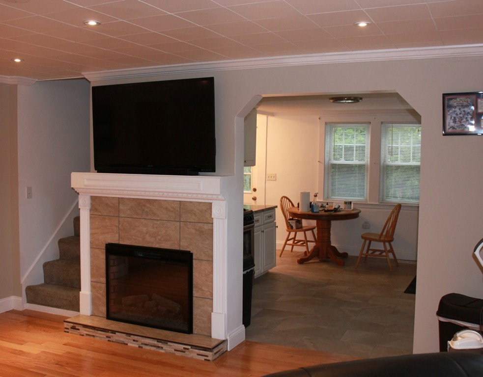 53 Line Road Reading, MA 01867 - Photo 8 of 26 Gallery Image 8
