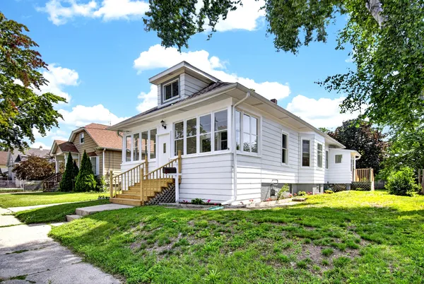 $299,999 | 6053 37th Avenue, Kenosha, WI 53142